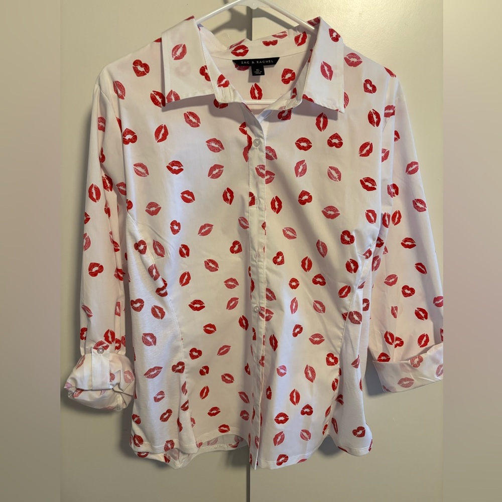 NEW  Zac & Rachel White Blouse with Red Lip Print
